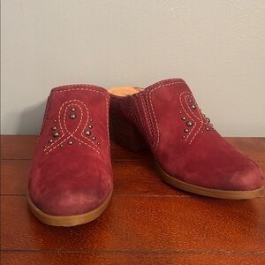 Earth Mendon Style/Western Studded Wine Nubuck Leather Mules